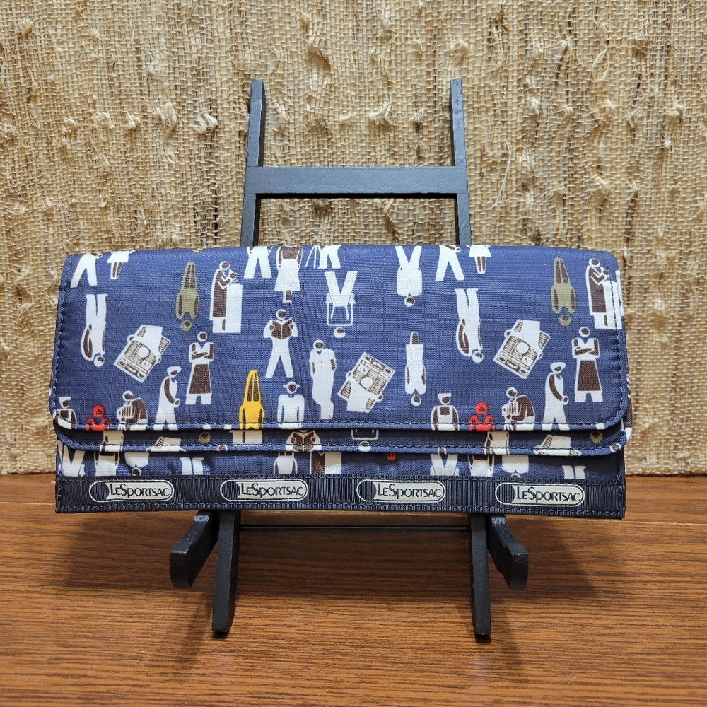 Lesportsac muticompartment Wallet NWOT